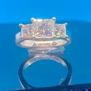 💍2 1/2 Carat Princess cut 3 stone Diamond Engagement Ring💎